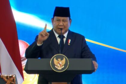 Presiden Prabowo Subianto saat memberi sambutan pada acara pengukuhan hakim di Gedung Mahkamah Agung, Jakarta, Kamis (12/6/2025). Foto: ipol.id