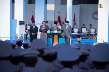 Menteri Pekerjaan Umum (PU) Dody Hanggodo mendampingi Presiden Prabowo meresmikan Kampus Bhinneka Tunggal Ika di Universitas Pertahanan (Unhan), Sentul, Bogor. (Dok Kementerian PU