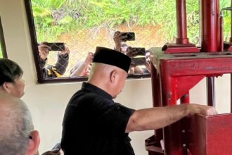 Bupati Kukar, Edi Damansyah, setelah Meresmikan Bank Sampah Asri. Foto: Dok Humas