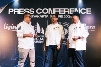 SEVP Corporate Relations Bank Mandiri M. Wisnu Trihanggodo beserta jajaran dalam Konferensi Pers Mandiri Jogja Marathon 2025 di Yogyakarta, Kamis (19/6/2025). Foto: Dok Bank Mandiri