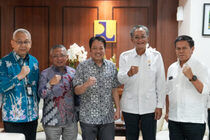 Menteri Pekerjaan Umum (PU) Dody Hanggodo (dua dari kanan) usai bertemu dengan Wakil Kepala Badan Pusat Statistik (BPS) Sonny Harry Budiutomo Harmadi. (Dok Kementerian PU)