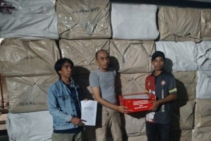 Selain bantuan logistik dari Kemensos, warga yang terdampak juga mendapatkan pemenuhan kebutuhan dasar berupa bahan natura oleh Suku Dinas Jakarta Utara.