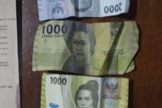 Barang bukti uang dari pengamanan aksi premanisme di jalan oleh Polsek Gunung Megang. Foto: Polri