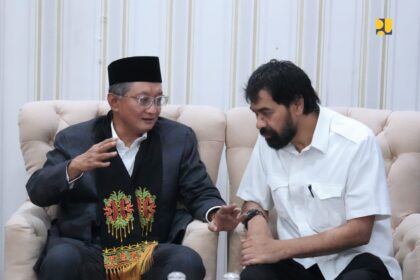 Menteri PU Dody Hanggodo bersama Gubernur Aceh Muzakir Manaf
