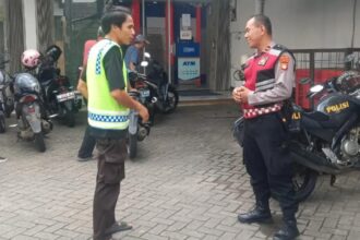 Polsek Pamulang ketika memintai keterangan saksi terkait kasus dugaan penganiayaan. Foto/ist