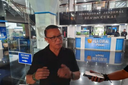 Tim Mawar Kopassus Fauka Noor Farid saat mengunjungi kantor Ditjen Bea Cukai di kawasan Rawamangun, Jakarta Timur, Kamis (19/6/2025) petang. Foto: Ist