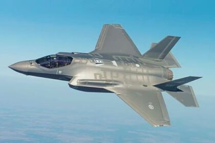 Militer Iran berhasil menjatuhkan pesawat siluman F-35 milik Israel.