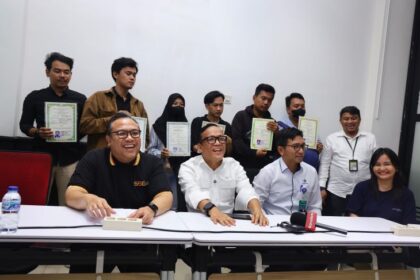 Wamenaker Immanuel Ebenezer Gerungan, melakukan inspeksi mendadak (sidak) ke tiga perusahaan yang beroperasi di Jabodetabek. Foto: Kemnaker