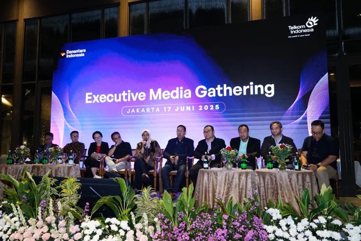 Telkom Perkuat Posisi sebagai Penggerak Ekosistem Digital yang Berdaya Saing Global 2 Jajaran Direksi Telkom saat acara Executive Media Gathering, di Jakarta, pada Selasa (17/6/2025). Foto: Telkom Indonesia