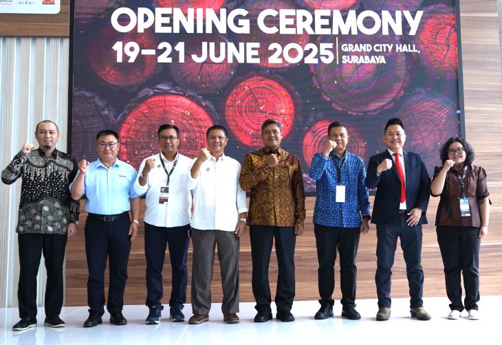 Direktur Jenderal Industri Agro Kementerian Perindustrian, Putu Juli Ardika pada pembukaan Indo Wood Expo 2025 – Surabaya Edition, pameran industri kehutanan dan teknologi pengolahan kayu terbesar di Indonesia.