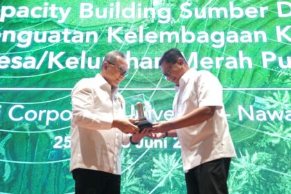 Direktur Utama Bank Mandiri Darmawan Junaidi di sela kick-off Pelatihan Capacity Building Sumber Daya Manusia dan Penguatan Kelembagaan Koperasi Desa/Kelurahan Merah Putih, di Jakarta, Rabu (25/6/2025) yang dihadiri Menko Pangan sekaligus Ketua Satgas KDKMP Zulkifli Hasan, menteri dan wakil menteri terkait, serta beberapa Direktur BUMN. Foto: Dok Bank Mandiri