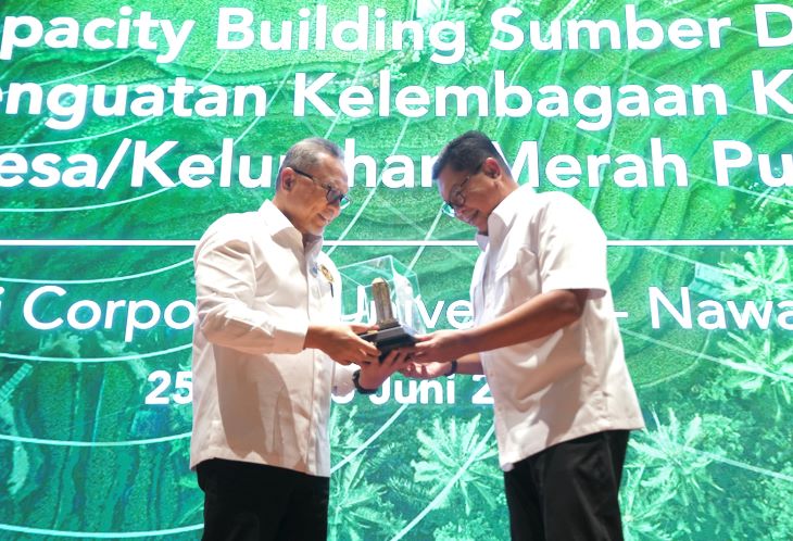 Direktur Utama Bank Mandiri Darmawan Junaidi di sela kick-off Pelatihan Capacity Building Sumber Daya Manusia dan Penguatan Kelembagaan Koperasi Desa/Kelurahan Merah Putih, di Jakarta, Rabu (25/6/2025) yang dihadiri Menko Pangan sekaligus Ketua Satgas KDKMP Zulkifli Hasan, menteri dan wakil menteri terkait, serta beberapa Direktur BUMN. Foto: Dok Bank Mandiri