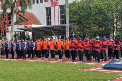 Sekda Kukar, Sunggono, memimpin apel peringatan Hari Buruh Internasional (May Day) tahun 2025.