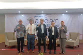 (Ki-ka) Deputy Chairman Membership Development ABUPI, Muhammad Willy, Conference Director Transport Event, Ajay Haridas, President CILT Indonesia, Iman Gandi, Group Head Business Development and Strategic Alliances Pelindo, Bobby Hardian, dan Chairperson Wilat Indonesia, Nurmaria Sarosa, usai Focus Group Discussion (FGD) ASEAN Port and Logistics 2025, bertemakan Memperkuat Konektivitas ASEAN melalui Transformasi Pelabuhan dan Logistik di salah satu hotel di Kelapa Gading, Jakarta, Rabu (18/6/2025). Foto: Joesvicar Iqbal/ipol.id