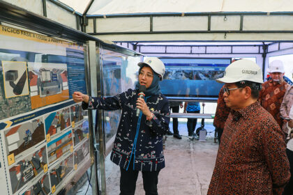 Gubernur DKI Jakarta Pramono Anung meninjau pembangunan tanggul mitigasi rob di Muara Angke, Jakarta Utara. Foto: Ist