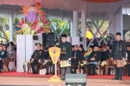 Gubernur DKI Jakarta, Pramono Anung memimpin upacara peringatan HUT ke-498 Kota Jakarta di Silang Monas sisi Barat, Minggu (22/6) pagi.