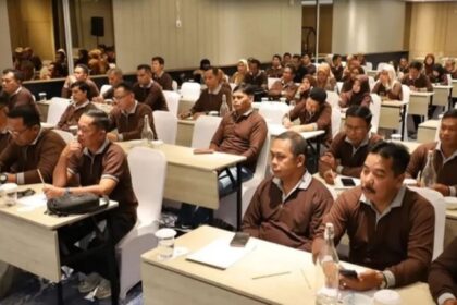 RPJMDes bagi aparatur desa se-Kecamatan Muara Badak pada Sabtu (3/5/25) di Hotel IBIS Samarinda