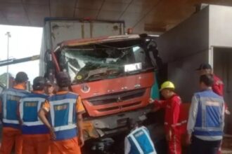 Kanit Gakkum Satlantas Polres Bogor AKP Santi Marintan menyebutkan, kecelakaan bermula ketika truk bernomor polisi (nopol) F-9717-FE sedang melaju dari arah Ciawi menuju Jakarta.