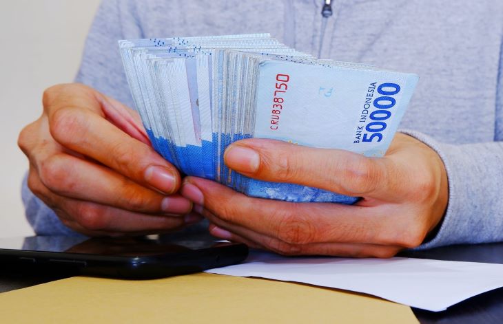 Ilustrasi gaji ke-13 yang dicairkan pemerintah untuk ASN. Foto: kemenkeu