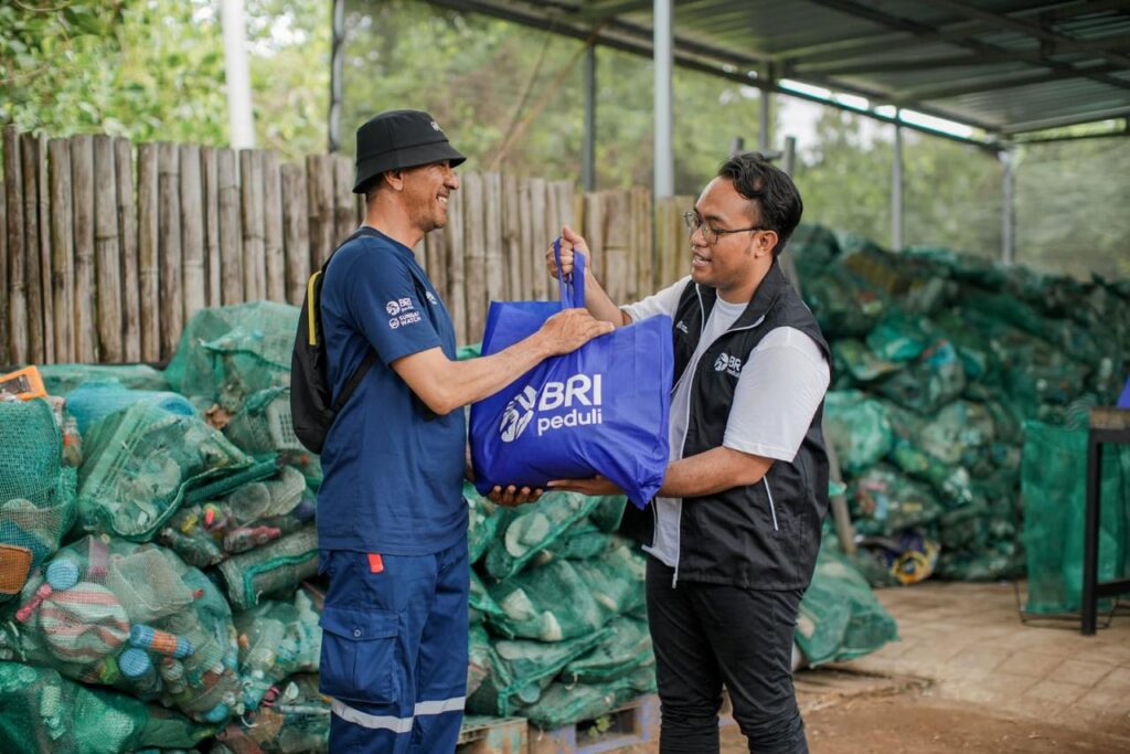 Peringati Hari Sungai Nasional, BRI Jaga Ekosistem Lewat Bersih-Bersih Sungai dan Kesadaran Pengelolaan Sampah 2 07c4a9a4 b9c9 4f7c aaad e1709fe9f2ac