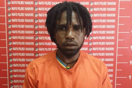 Wanggol Sobolim,anggota KKB Yahukimo ditangkap di Dekai, Sabtu (26/7/2025). Foto: Satgas Damai Cartenz