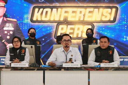 Kasat Reskrim Polres Kukar AKP Ecky Widi Prawira saat menggelar press rilis di Mapolres Kukar,. Foto: Ist