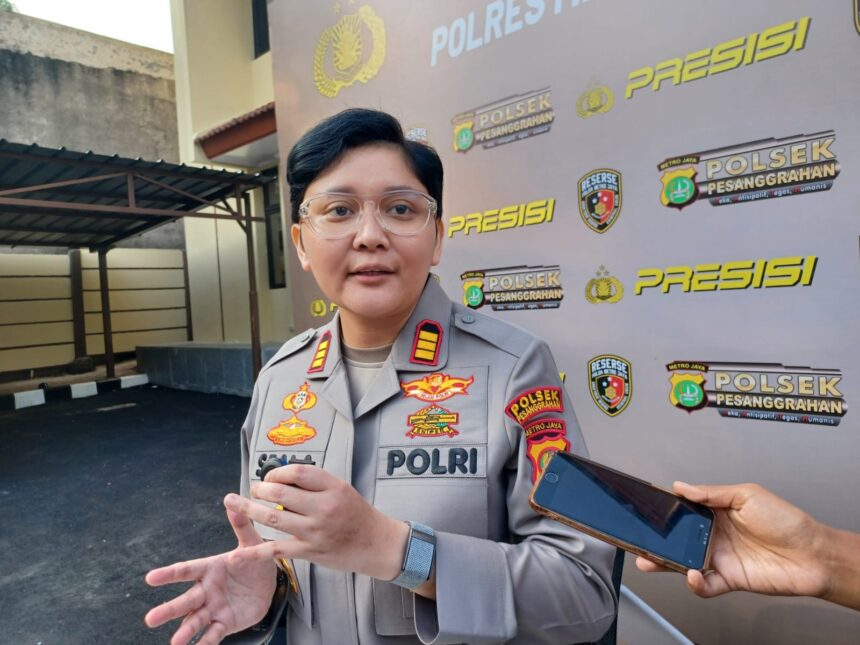 Kapolsek Pesanggrahan, AKP Seala Syah Alam dan jajaran menerima kunjungan Komisi Kepolisian Nasional (Kompolnas) ke Mapolsek Pesanggrahan, Jakarta Selatan, Kamis (3/7/2025). Foto: Joesvicar Iqbal/dok/ipol.id