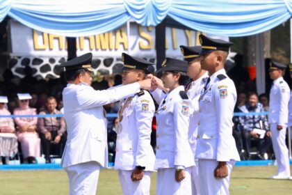 Mendagri Muhammad Tito Karnavian melantik 1.110 Pamong Praja Muda IPDN Angkatan XXXII di Lapangan Parade, Kampus IPDN Jatinangor, Kabupaten Sumedang, Jawa Barat, Senin (28/7/2025). Foto: Kemendagri