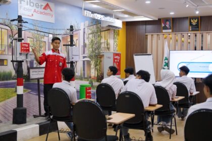 Program unggulan Kelas Industri Digital (KIDI) yang diselenggarakan oleh Telkom Akses melalui Fiber Academy. Foto: Telkom Indonesia