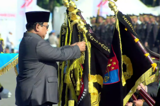 Prabowo menganugerahkan Tanda Kehormatan Nugraha Sakanti kepada tujuh Satuan Kerja Polri. Foto: humas pori