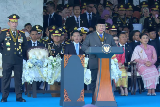 Presiden Prabowo Subianto dalam upacara HUT ke-79 Bhayangkara di kawasan Monas, Jakarta, Selasa (1/7/2025). Foto: humas polri
