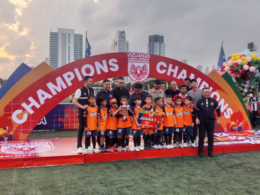 Wakil Menteri Pemuda dan Olahraga Republik Indonesia (Wamenpora RI), Taufik Hidayat, secara resmi membuka perhelatan Durava Liga Anak Indonesia By Inaspro seri nasional di Lapangan PSF Pancoran, Jakarta Selatan, pada Selasa (1/7/2025).