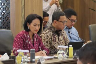 Wakil Menteri Pelindungan Pekerja Migran Indonesia (Wamen P2MI), Christina Aryani dalam rapat membahas Kredit Usaha Rakyat (KUR) khusus bagi pekerja migran Indonesia di kantor Kemenko Perekonomian, Kamis (3/7/2025). Foto: Ist