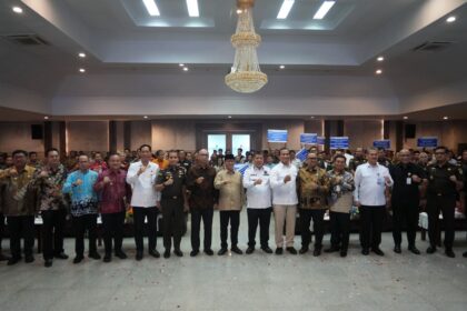 Jaksa Agung Muda Intelijen (JAM-Intel) Reda Manthovani (ketujuh dari kiri) menghadiri dan memberikan sambutan dalam acara penandatanganan Nota Kesepahaman antara Kejaksaan Negeri se-Wilayah Bangka Belitung dengan Pemerintah Daerah se-Provinsi Bangka Belitung, Jumat (4/7/2025). Foto: Puspenkum Kejaksaan Agung