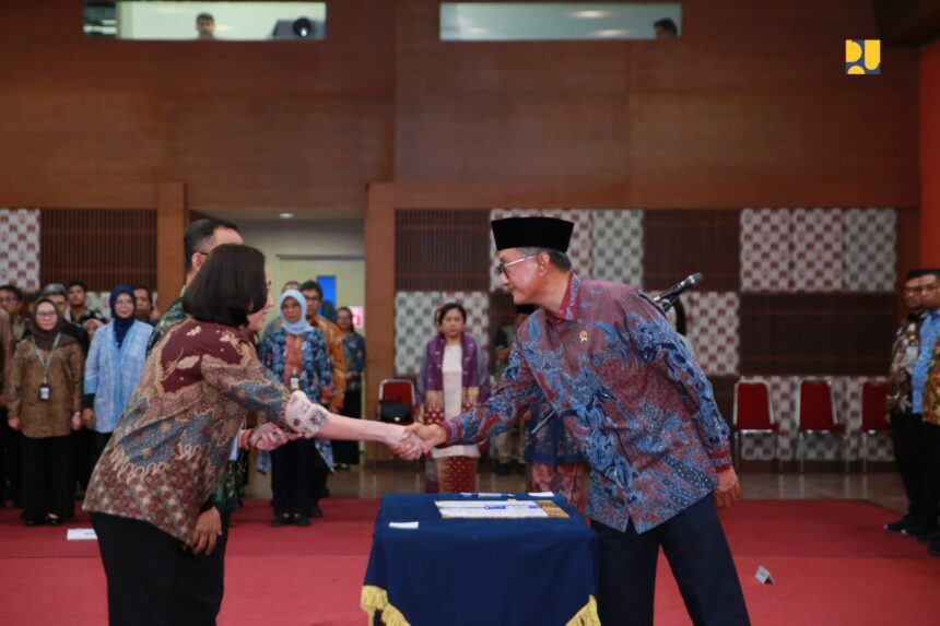 Menteri Pekerjaan Umum (PU), Dody Hanggodo, secara resmi melantik enam pejabat tinggi madya setara eselon I di lingkungan Kementerian PU, Jumat (4/7/2025).