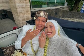 Megawati Hangestri Pertiwi resmi menikah dengan atlet finsswimming Dio Novandra Wibawa di di Masjid Roudhotul Muchlisin, Kaliwates, Jember, Jawa Timur, Jumat (4/7/2025). Foto: IG @megawatihangestrip