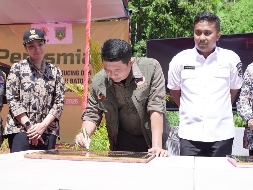 Kepala BNPB Letjen TNI Suharyanto hadir di Kota Padang Panjang meresmikan jalan dan jembatan di Kecamatan Padang Panjang, Kota Padang Panjang, Sumatera Barat, Jumat (4/7/2025). Foto: Ist