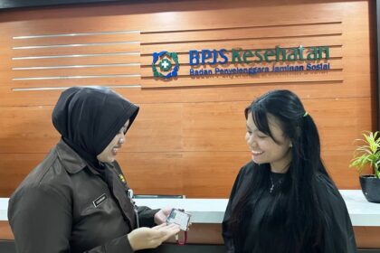 Olivia Dian Almaria Br Ginting (21) (kanan). Foto: Dok BPJS Kesehatan