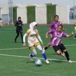 Pertandingan final HYDROPLUS Piala Pertiwi U14 & U16 2025 All Stars yang mempertemukan All Stars Bandung (jersey kuning-emas) dan All Stars Tangerang (jersey ungu-hitam) di Supersoccer Arena, Kudus, Jawa Tengah, Minggu (13/7). Foto- Megapro