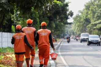 Petugas PPSU sedang melakukan aktivitas di Jakarta.(foto istimewa)