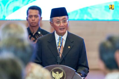 Menteri Pekerjaan Umum Dody Hanggodo saat memberikan amanat di acara pelantikan 520 pejabat struktural yang terdiri dari 65 Pejabat Tinggi Pratama (Eselon II) dan 455 Pejabat Administrator (Eselon III) di lingkungan Kementerian PU, Jumat (18/7/2025). Foto: Dok Kementerian PU