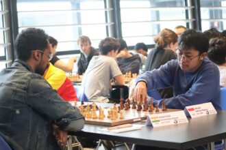 GM Karthik Venkataraman vs IM Aditya Bagus Arfan pada babak keenam Turnamen Master Open (MTO) di Biel Chess Festival, Swiss. Foto oleh Kristianus Liem.