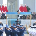Presiden RI Prabowo Subianto resmi melantik sekitar dua ribu perwira remaja TNI-Polri dalam upacara prasetya perwira di Istana Kepresidenan Jakarta, pada Rabu (23/7/2025). Foto: IG @prabowo