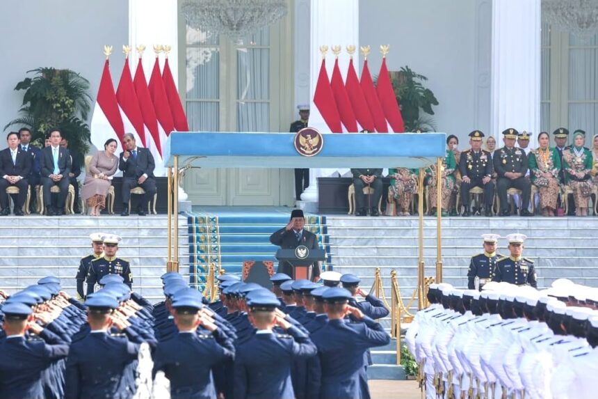 Presiden RI Prabowo Subianto resmi melantik sekitar dua ribu perwira remaja TNI-Polri dalam upacara prasetya perwira di Istana Kepresidenan Jakarta, pada Rabu (23/7/2025). Foto: IG @prabowo