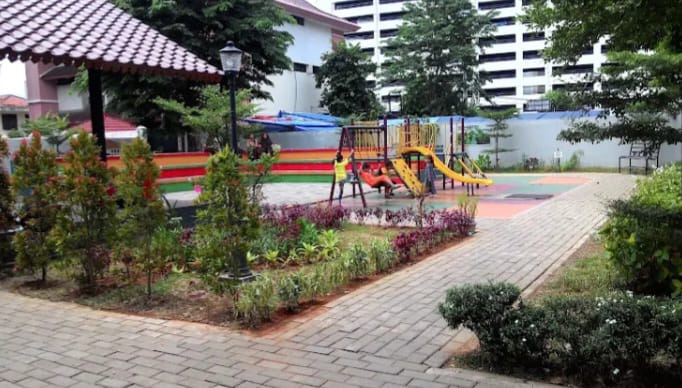 Suasana anak-anak riang gembira bermain di area Ruang Publik Terpadu Ramah Anak (RPTRA) Citra Permata, Rawa Bunga, Jatinegara, Jakarta Timur (Jaktim). Foto: RPTRA Citra Permata