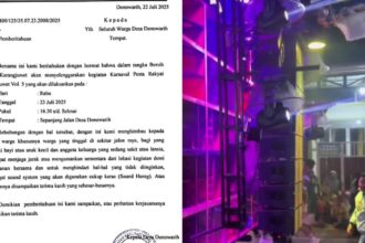 Pemerintah Desa Donowarih resmi menerbitkan surat pemberitahuan yang cukup tak biasa. Isinya meminta warga khususnya yang memiliki bayi, anak kecil, lansia, atau anggota keluarga yang sedang sakit untuk menjaga jarak atau sementara waktu menjauh dari lokasi karnaval karena penggunaan sound system berdaya tinggi alias sound horeg. Foto: Tangkap layar IG @malang_info