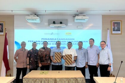 Penandatanganan perjanjian kredit dilakukan pada Kamis (17/7/2025) oleh Kepala Divisi Bisnis III LPEI, Nurrohmanudin, dan Direktur Utama PT Petro Oxo Nusantara, Jaya Martapa, disaksikan jajaran manajemen Indonesia Eximbank. Foto: Dok LPEI
