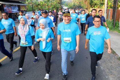 Menteri Desa dan Pembangunan Daerah Tertinggal Republik Indonesia Yandri Susanto beserta jajaran dalam penyelenggaraan kegiatan tingkat nasional Festival KorpriRun Road to Pornas XVII Anyer Banten 2025 di Pantai Cibeureum, Anyer, Kabupaten Serang, Sabtu (26/7/2025). Foto: Kementerian Desa dan PDT