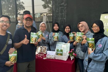 Kumora Cookies resmi bergabung di Rumah BUMN BRI Jakarta Pusat pada 31 Juli 2024. Di sinilah awal mula bisnis mereka mendapatkan pembinaan serius dan terstruktur, termasuk pendampingan perizinan dan pengembangan usaha. Produk makanan tersebut kini telah mengantongi Nomor Induk Berusaha (NIB), PIRT, serta sertifikat halal MUI. Foto: BRI