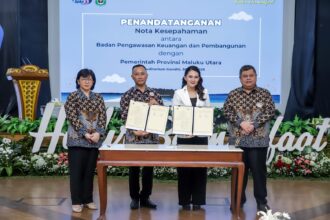 Kepala Badan Pengawasan Keuangan dan Pembangunan (BPKP), Muhammad Yusuf Ateh bersama Gubernur Maluku Utara, Sherly Tjoanda, Deputi Bidang Pengawasan Penyelenggaraan Keuangan Daerah, Setya Nugraha dan jajaran dalam penandatanganan kerja sama di Kantor Pusat BPKP, Jakarta, Rabu (30/7/2025). Foto: Ist
